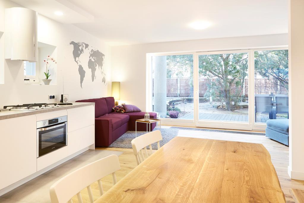 Ferienwohnung Lovely LUX Garden Flat near Royal Park Warschau Exterior foto