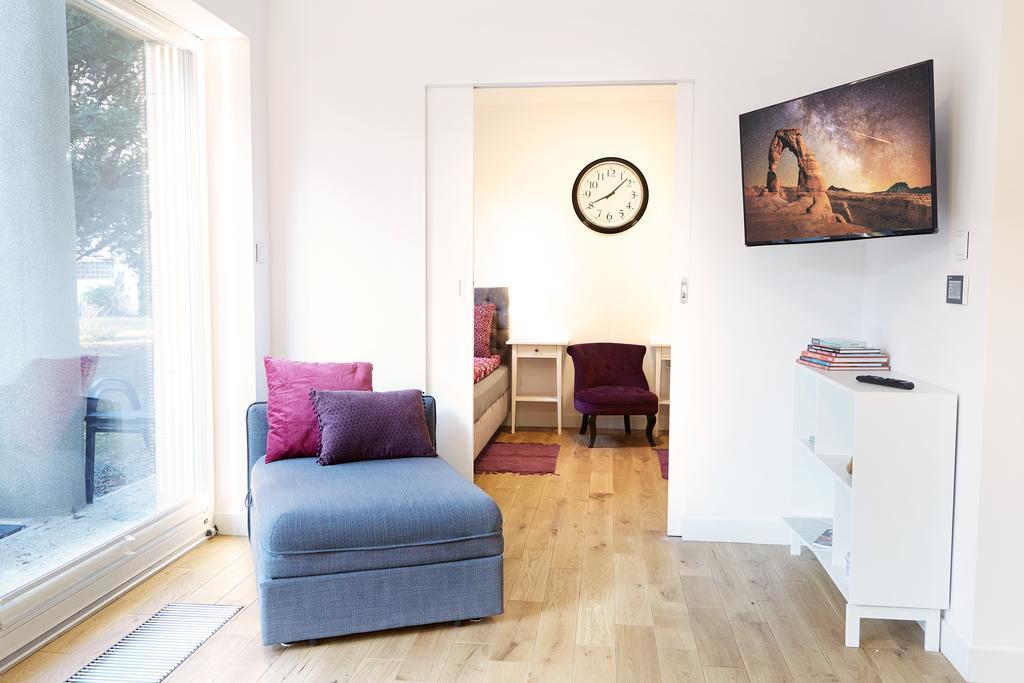 Ferienwohnung Lovely LUX Garden Flat near Royal Park Warschau Exterior foto
