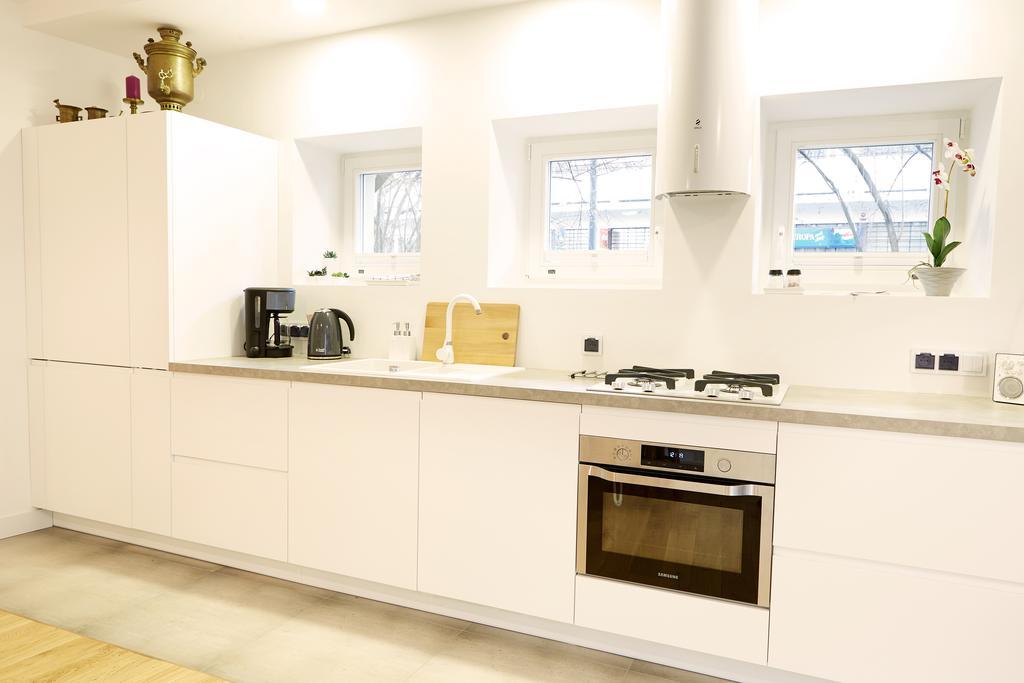 Ferienwohnung Lovely LUX Garden Flat near Royal Park Warschau Exterior foto