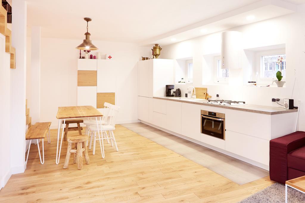 Ferienwohnung Lovely LUX Garden Flat near Royal Park Warschau Exterior foto
